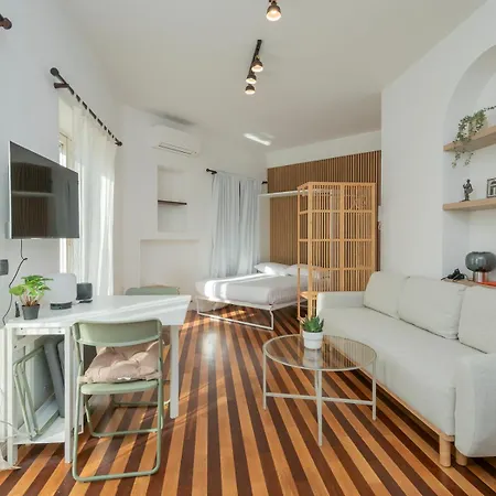 Charming With Private Terrace Darsena Area *