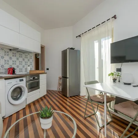 Appartamento Charming With Private Terrace Darsena Area